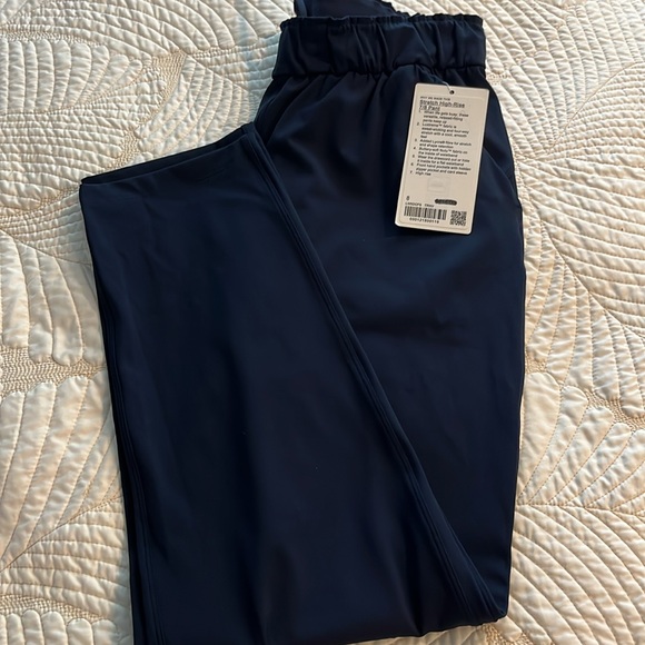 Lululemon Stretch HR 7/8 Pant Navy NWT - Picture 8 of 8